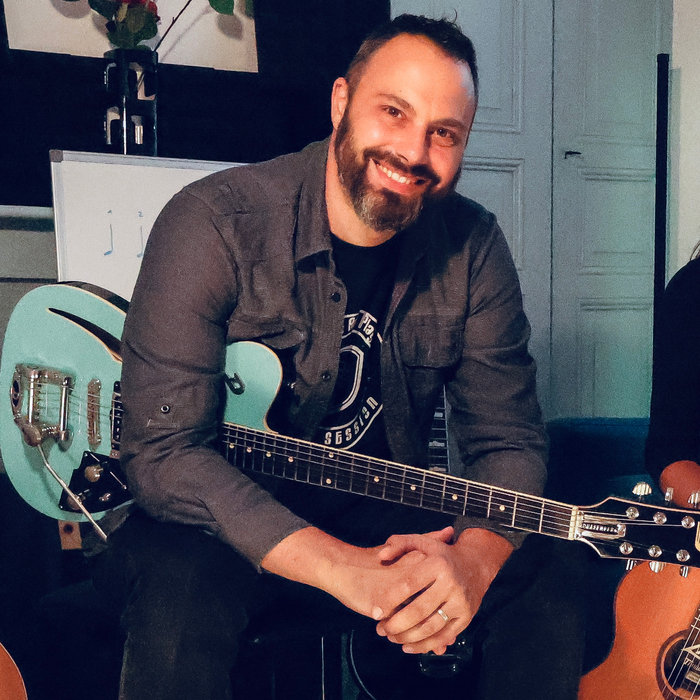 Jean-Christophe Vignon en cours de guitare